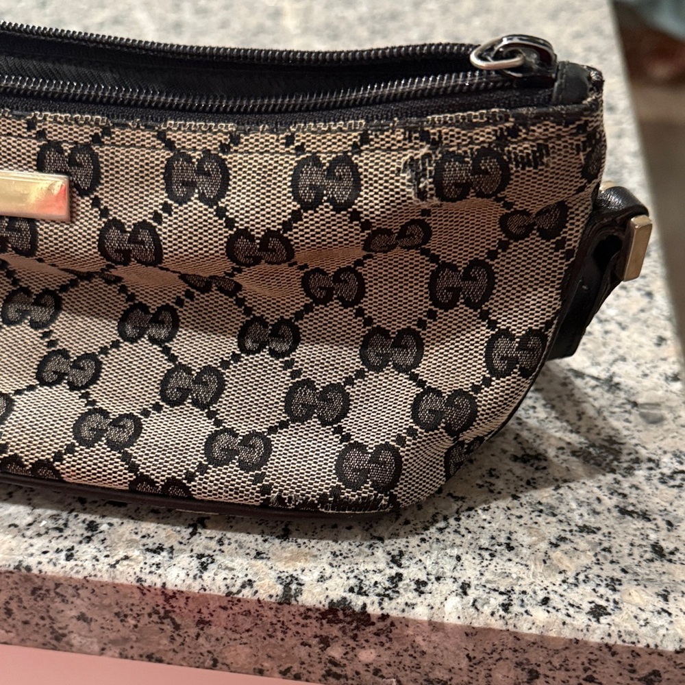 Gucci Beige and Black boat pochette Monogram purse 👜 - Picture 10 of 10